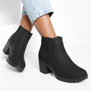 Boohoo Chunky Cleated Heel Chelsea Boots